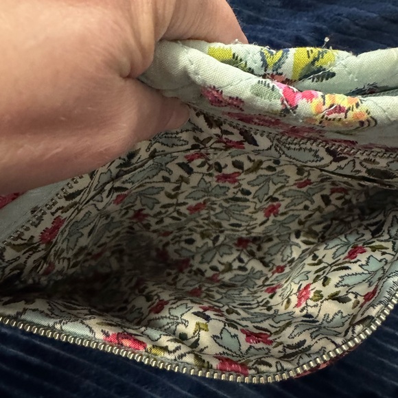 Vera Bradley Triple Zip Hipster Crossbody – English Rose Floral 🌹🏵️💐 - Picture 7 of 8